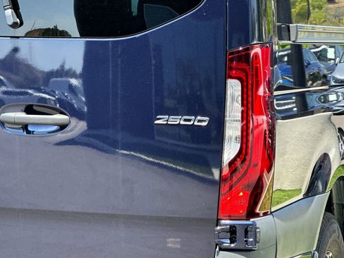 Used 2024 Mercedes-Benz Sprinter 2500 image 33