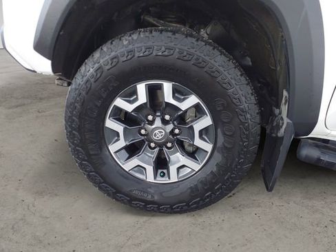 Certified 2022 Toyota Tacoma TRD Off-Road w/ Technology Package AWD/4WD image 13