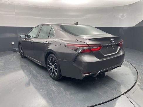 Used 2022 Toyota Camry SE FWD image 5