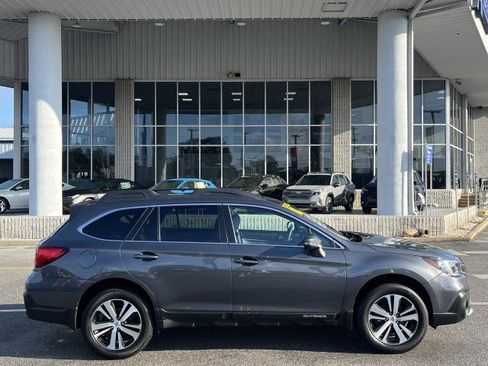 Used 2018 Subaru Outback 2.5i Limited image 2