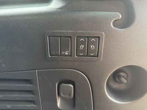 Used 2017 Chevrolet Suburban Premier image 27