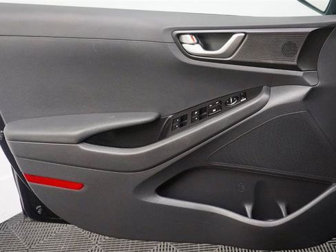 Used 2019 Hyundai Ioniq Plug-In Hybrid image 33