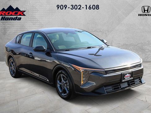 Used 2025 Kia K4 FWD image 3