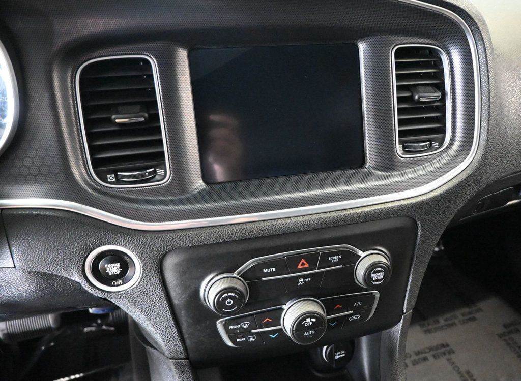 Used 2017 Dodge Charger SXT RWD image 11