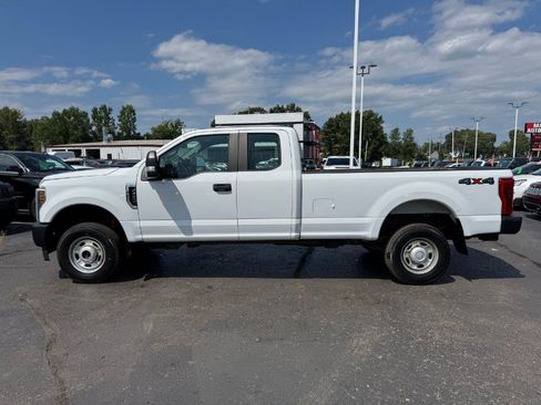 Used 2018 Ford F250 XL w/ Power Equipment Group AWD/4WD image 2