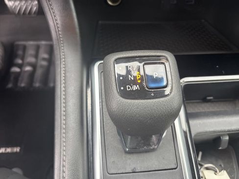 Used 2022 Nissan Pathfinder SV AWD/4WD image 12