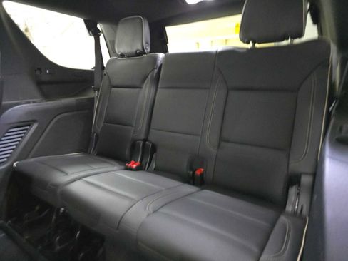 Used 2025 Chevrolet Tahoe Premier AWD/4WD image 18