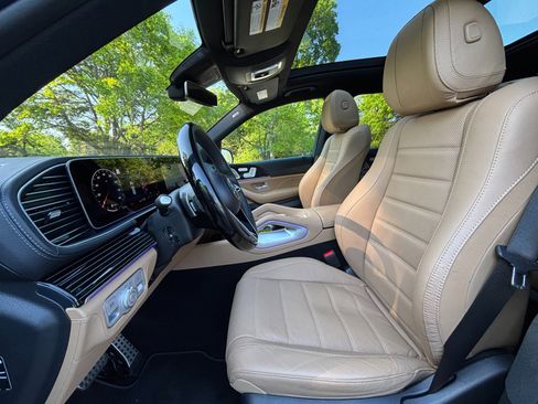 Used 2024 Mercedes-Benz GLS 580 4MATIC image 9