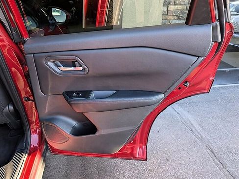 Used 2025 Nissan Rogue SV AWD/4WD image 28