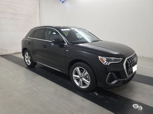 Used 2023 Audi Q3 2.0T Premium w/ Convenience Package AWD/4WD image 3