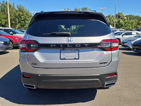 Used 2023 Honda Pilot Sport image 7