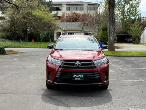 Used 2019 Toyota Highlander SE w/ Nightshade Edition image 8