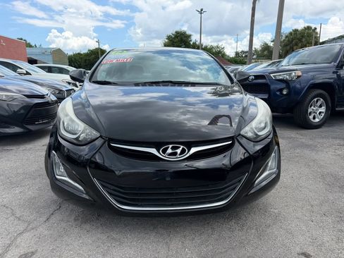 Used 2014 Hyundai Elantra SE w/ Option Group 02 FWD image 2
