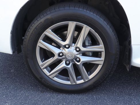 Used 2013 Lexus LX 570 4WD w/ Luxury Pkg image 40