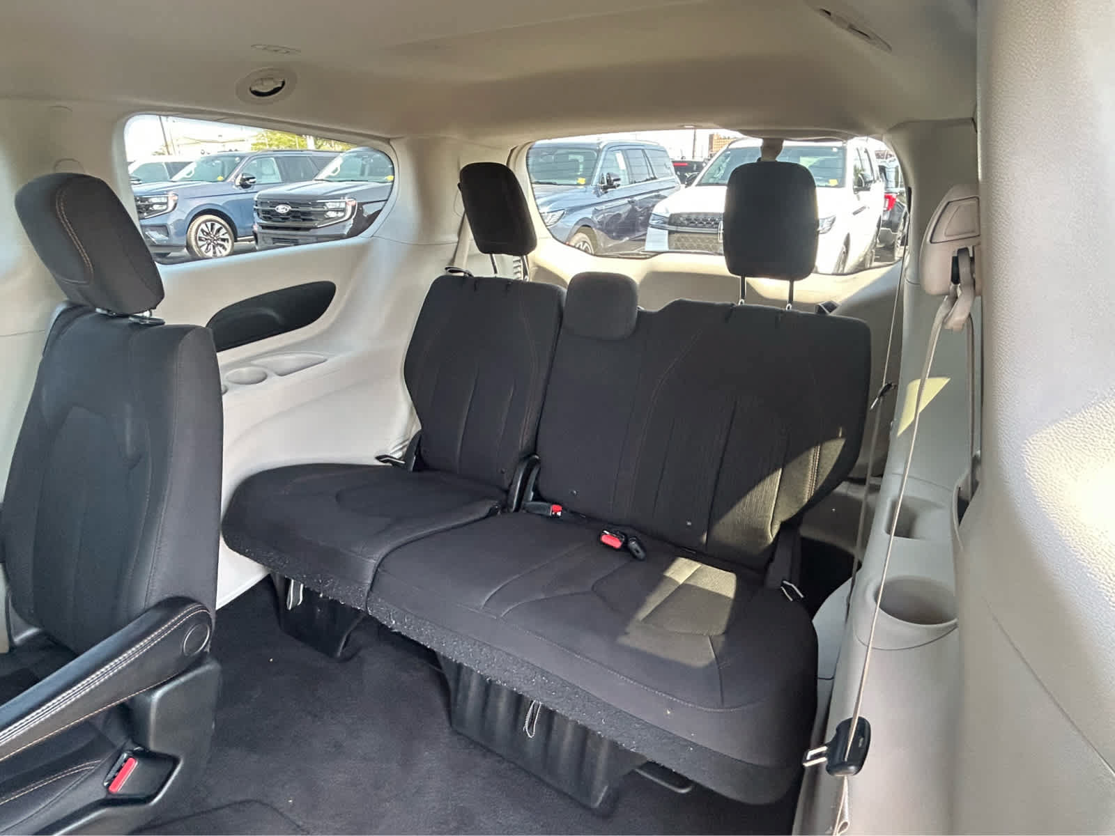 Used 2018 Chrysler Pacifica Touring Plus FWD image 18