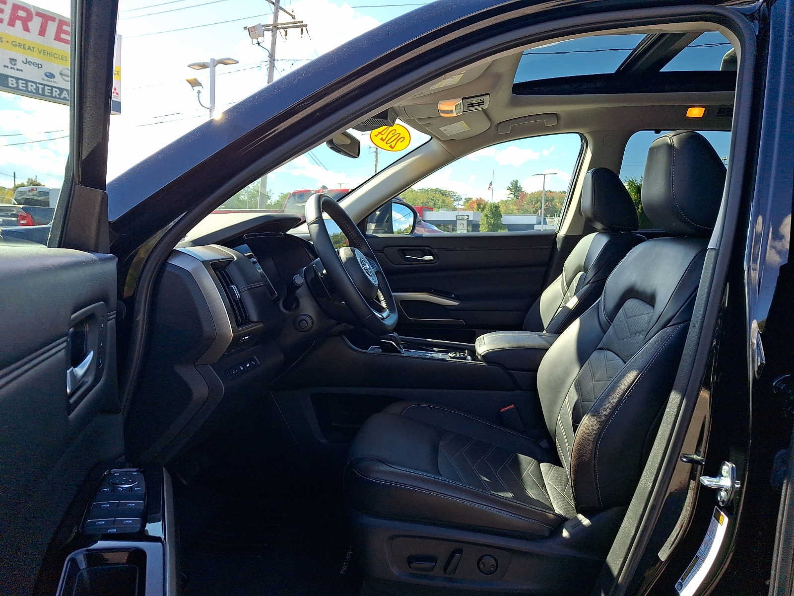 Used 2024 Nissan Pathfinder Platinum w/ Cargo Package AWD/4WD image 16