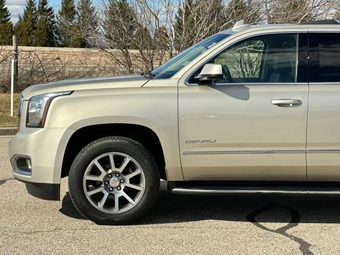 Used 2017 GMC Yukon Denali image 4