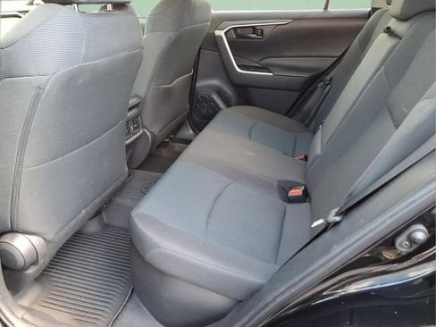 Used 2022 Toyota RAV4 LE AWD/4WD image 12