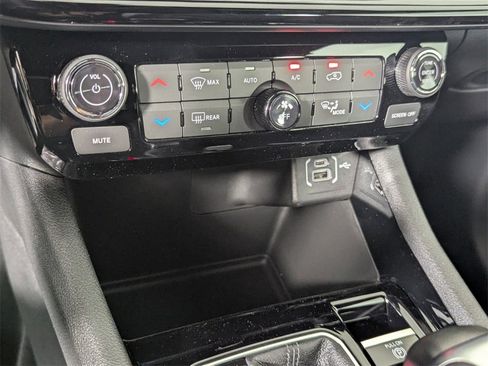 New 2026 Jeep Compass Limited image 20