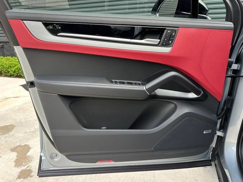 Certified 2026 Porsche Cayenne E-Hybrid Coupe AWD/4WD image 16