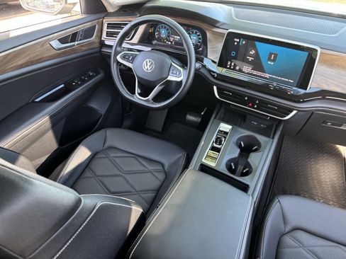 Certified 2025 Volkswagen Atlas SE image 12