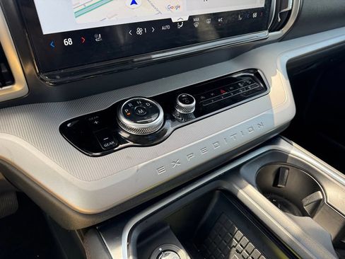 Certified 2025 Ford Expedition Active AWD/4WD image 24