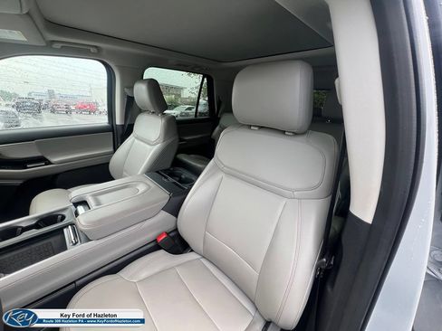 Used 2025 Ford Expedition Active AWD/4WD image 21
