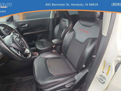 Used 2019 Jeep Cherokee Trailhawk AWD/4WD image 18