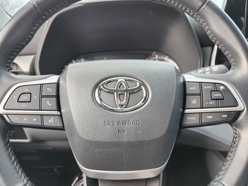 Used 2023 Toyota Highlander LE AWD/4WD image 28