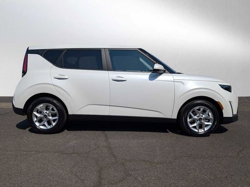 Used 2023 Kia Soul LX w/ Option Group 015 image 2