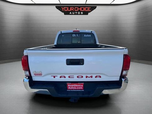 Used 2018 Toyota Tacoma SR5 AWD/4WD image 4