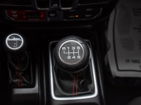 Used 2019 Jeep Wrangler Unlimited Rubicon w/ Dual Top Group image 13