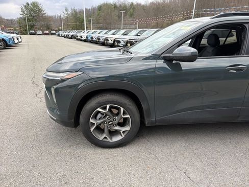 Used 2025 Chevrolet Trax LT image 9