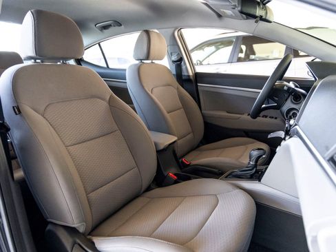 Used 2020 Hyundai Elantra SE image 30