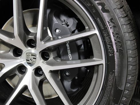 Certified 2026 Porsche Macan AWD/4WD image 40