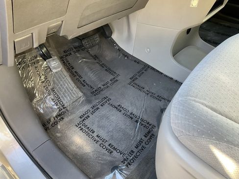 Used 2015 Toyota Sienna LE image 18