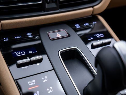 Certified 2025 Porsche Macan image 26