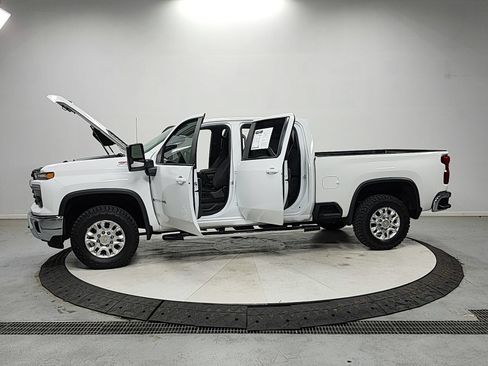 Used 2024 Chevrolet Silverado 2500 LT AWD/4WD image 12