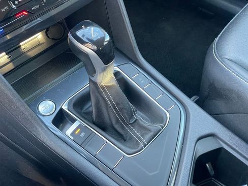 Certified 2024 Volkswagen Tiguan SE image 19