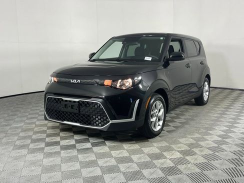 Used 2025 Kia Soul LX image 3