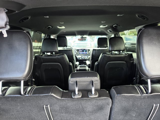 Used 2025 Chrysler Pacifica Select FWD image 8