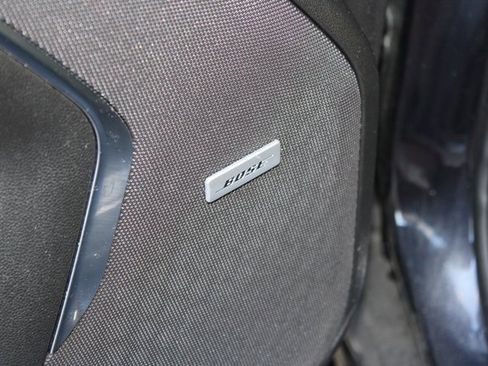 Used 2024 GMC Yukon SLT w/ SLT Luxury Package image 23