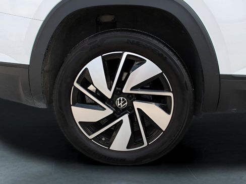 Used 2025 Volkswagen Atlas SE FWD image 28
