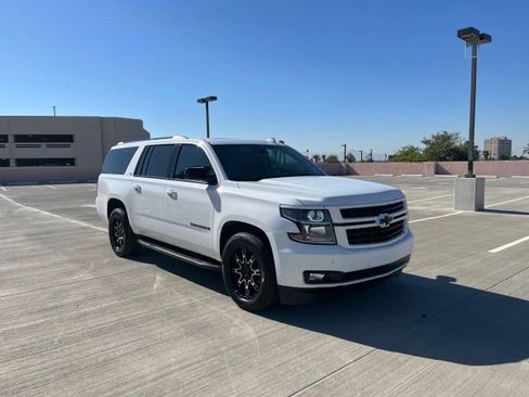 Used 2020 Chevrolet Suburban LT image 3