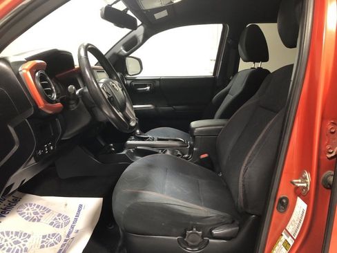 Used 2017 Toyota Tacoma TRD Sport w/ Tow Package (A/T) image 17