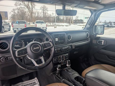 Used 2021 Jeep Wrangler Unlimited Sahara image 9
