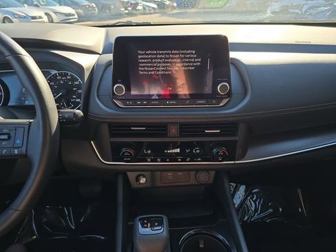 Used 2025 Nissan Rogue SV FWD image 25