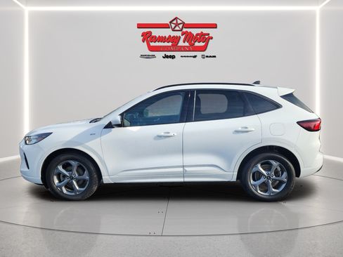 Used 2023 Ford Escape ST-Line Select AWD/4WD image 2
