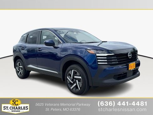 Used 2025 Nissan Kicks SV image 1