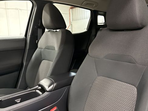 Used 2025 Nissan Kicks S image 5